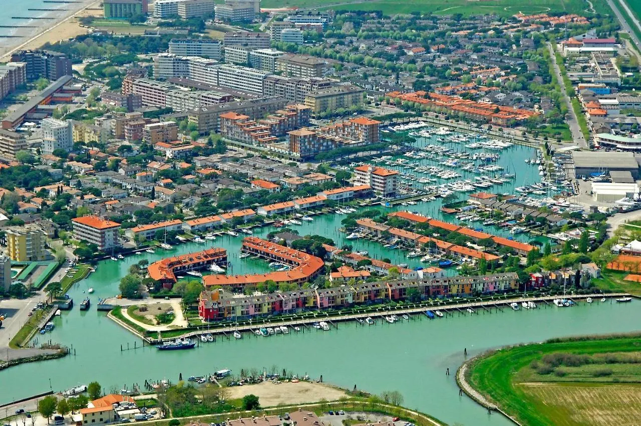 Lovely Flat With Terrace 350M From The Sea-Beahost Caorle Apartment